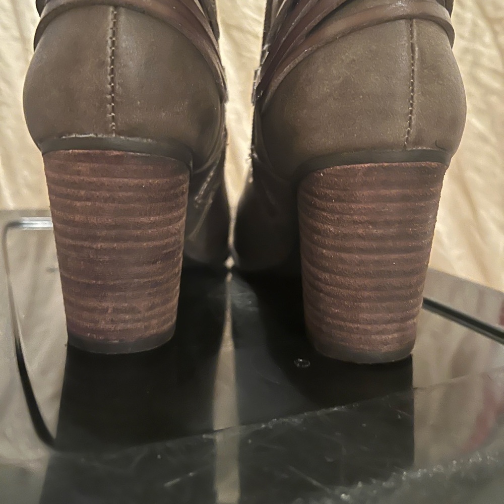 Booties. - Picture 10 of 12